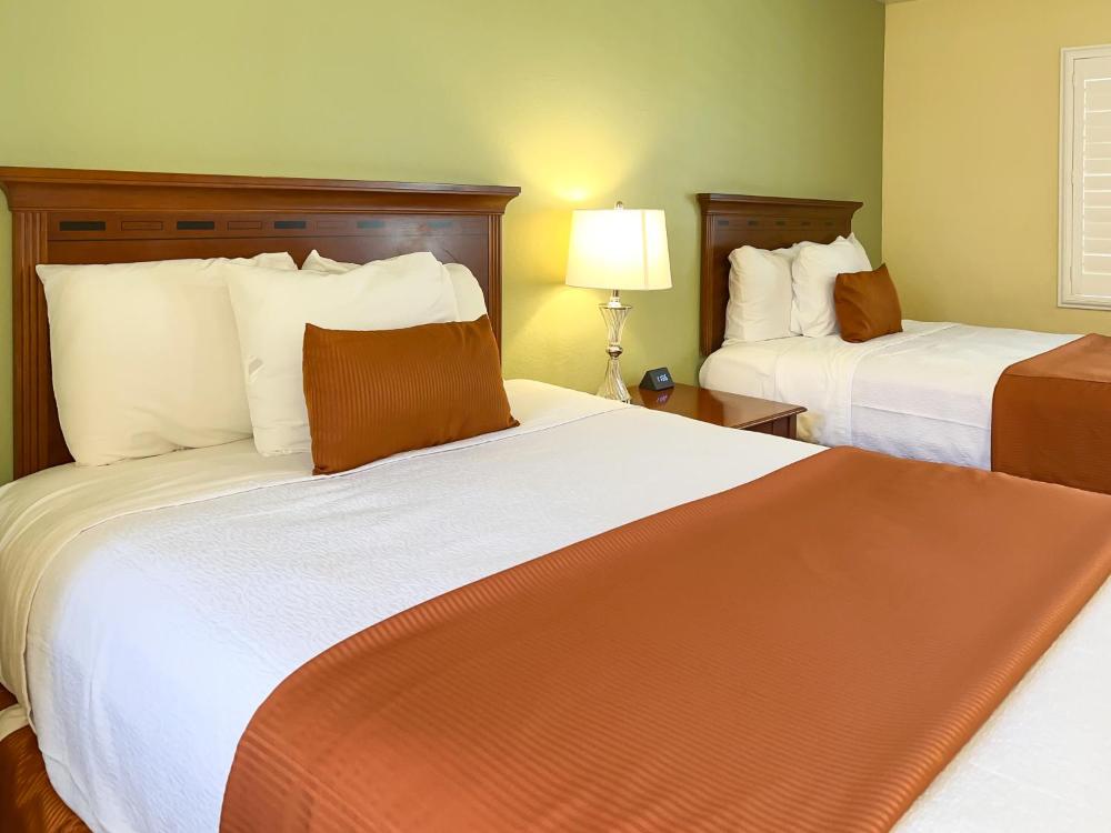 Two Queen Beds - Non-Smoking interior